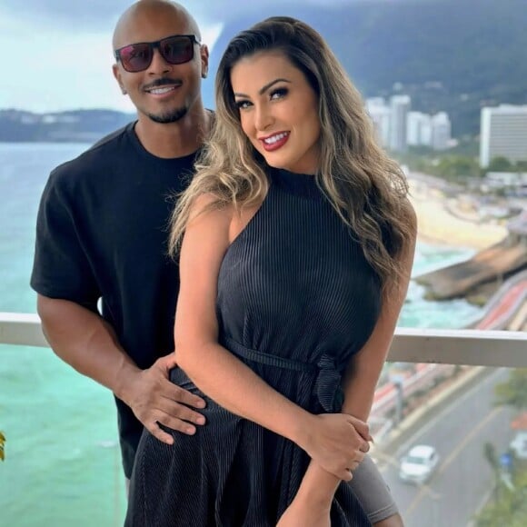 Namorado de Andressa Urach, Lucas Ferraz descartou oficializar a união no papel, mas pretende dar festa para comemorar relacionamento