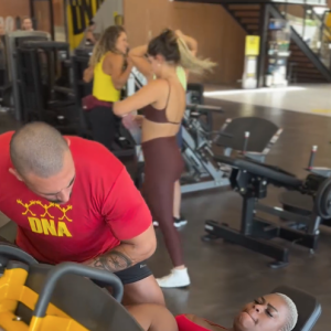 Jojo Todynho apareceu em um novo vídeo dando tudo de si em um dia de treinos intensos