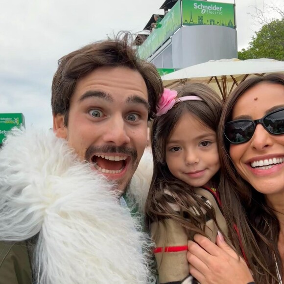 Namoro de Sabrina Sato e Nicolas Prattes tem contado com diversas viagens recentes, incluindo internacionais