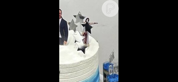 Isabelle, terceiro lugar do 'BBB 24', está ao lado de Davi e Tadeu Schmidt em bolo feito por fã