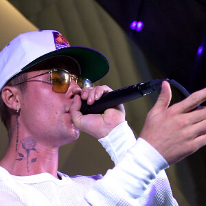 Afastado dos palcos após diagnóstico de doença, Justin Bieber tem feito poucas aparições públicas