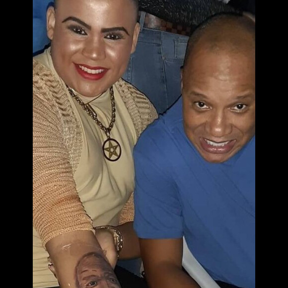 Apesar das acusações, Maylon homenageou Anderson, com quem teve um relacionamento de 8 meses, com uma tatuahem em seu antebraço