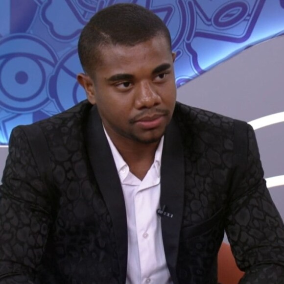 Atitude da Globo foi para preservar uma sobrecarga de Davi na sua programação, já que ele também participa do 'Domingão com Huck' neste domingo