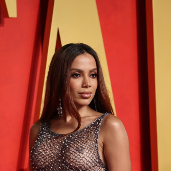 Anitta deixou os seios de fora em evento pós-Oscar este ano