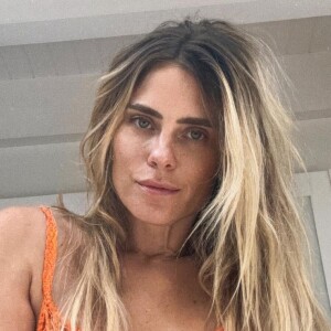 Carolina Dieckmann, atualmente com 45 anos, esbanja muita beleza natural nas redes sociais