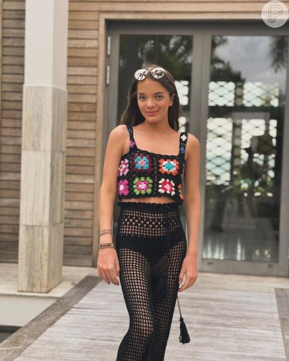 Rafaella Justus vem apostando em looks de crochê durante viagem pela Anguilla, no Caribe