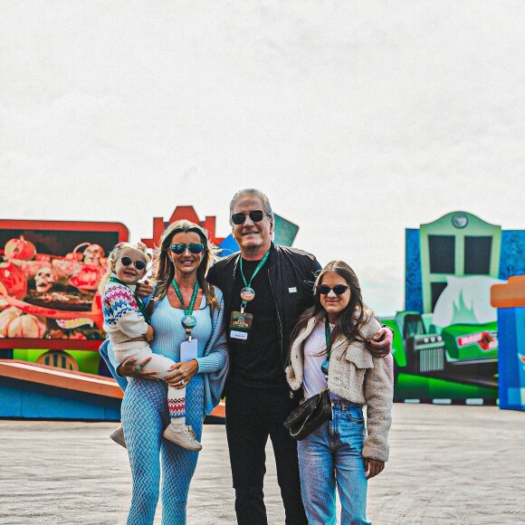 Rafaella Justus com o pai, Roberto Justus, a madrasta, Ana Paula Siebert, e a meia-irmã Vicky