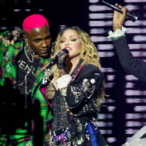 Madonna tem o que no joelho? Saiba motivo da cantora usar proteção em show de Copacabana em 4 de maio de 2024