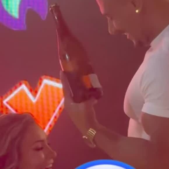 Andressa Urach postou vídeo do momento em que fez sexo oral no namorado em plena festa