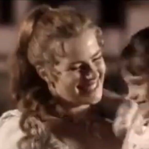 Isabelle Drummond viveu a Rosa em 'Os Maias' em 2001, pouco tempo antes de viver a Emília de 'Sítio do Pica-Pau Amarelo'