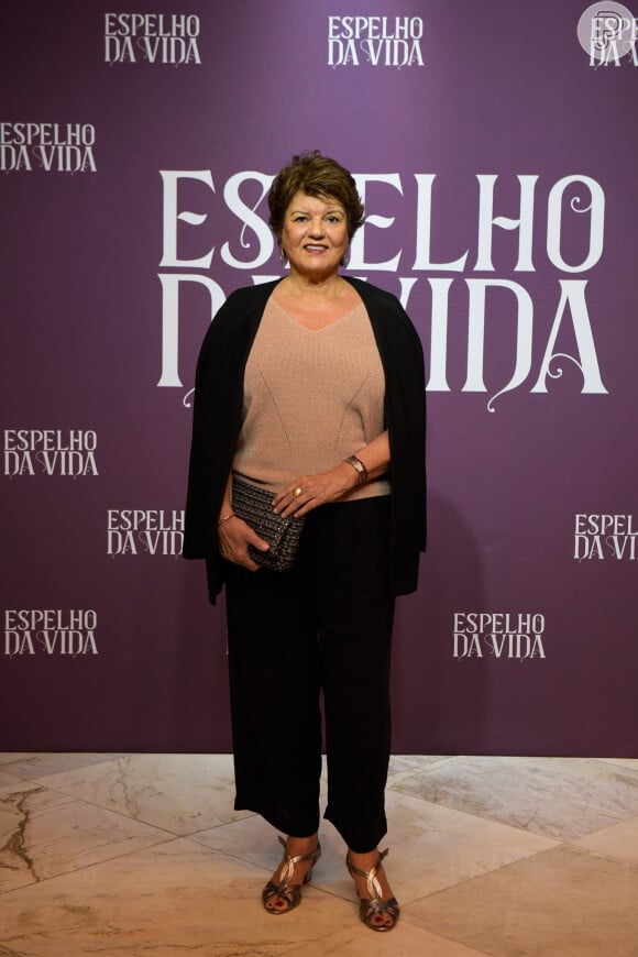 Elizabeth Jhin no lançamento da novela 'Espelho da Vida'