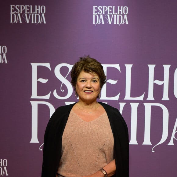 Elizabeth Jhin no lançamento da novela 'Espelho da Vida'