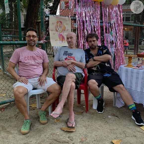 João e Thomaz Velho em foto recente com o pai, Paulo César Peréio