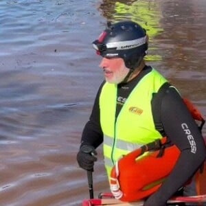 Alexandre Frota também foi voluntário para ajudar vítimas das enchentes no Rio Grande do Sul