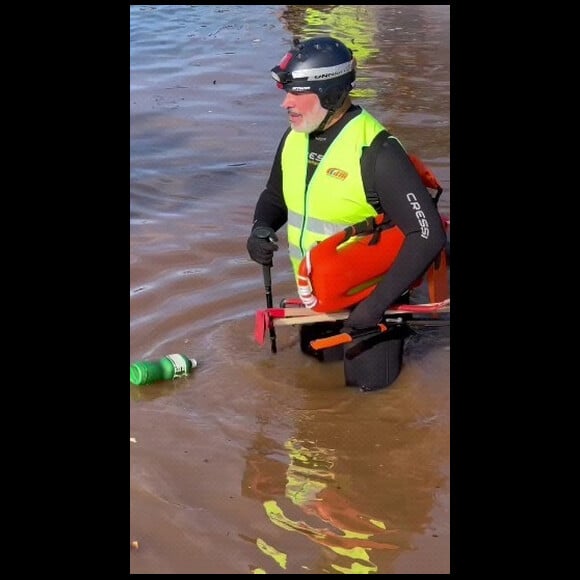 Alexandre Frota também foi voluntário para ajudar vítimas das enchentes no Rio Grande do Sul