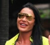Ex de Belo, Gracyanne Barbosa arrasa com lingerie fio-dental e exibe bronzeado durante ensaio sexy