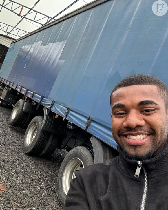 Davi Brito causou polêmica ao publicar várias fotos sorrindo enquanto trabalhava como voluntário na tragédia das chuvas no Rio Grande do Sul