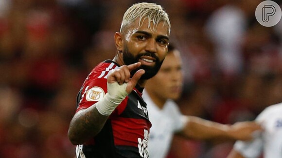 Gabigol afirmou que descobriu quem vazou sua foto com a camisa do Corinthians