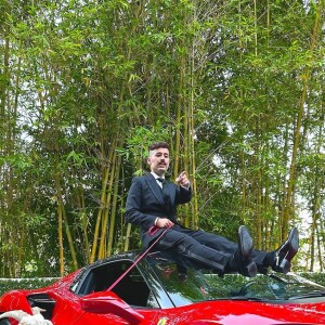 Ruyter Poubel tem ganhos mensais estimados em R$ 15 milhões e vários carros de luxo na garagem