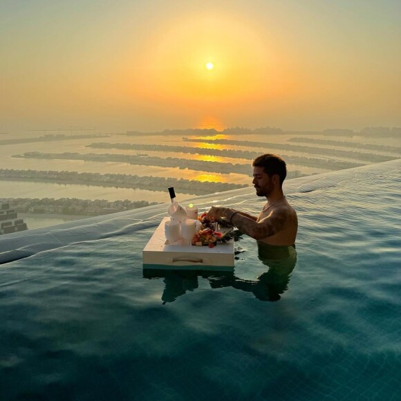 Apontado como affair de Jade Picon, Ruyter Poubel foi vendedor de cachorro-quente e viu sua vida mudar em três anos