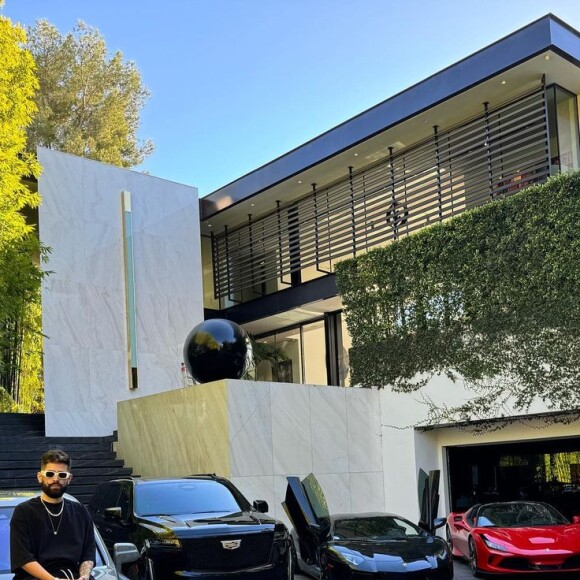 Apontado como affair de Jade Picon, Ruyter Poubel exibe seus carros de luxo em fotos no Instagram