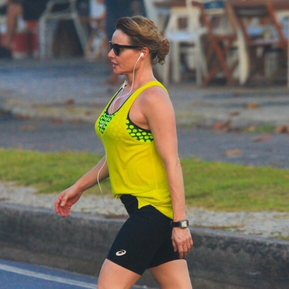 Rita Guedes estava em praia do Rio quando sofreu acidente e se queimou: 'Deixei tudo na areia e saí correndo também, acabei tropeçando. Vi muita gente caindo'