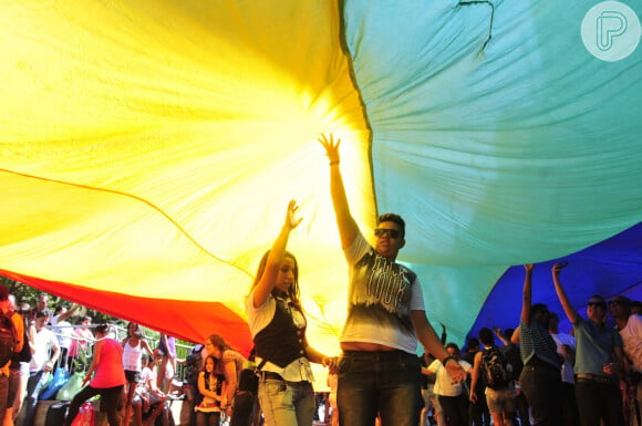 A série em questão aborda a relação da comunidade LGBTQIA+ com a cidade de São Paulo, destacando a famosa Parada do Orgulho que acontece anualmente na capital