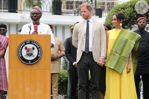 Príncipe Harry e Meghan Markle foram recebidos com honras de membros da Família Real durante uma recente visita à Nigéria