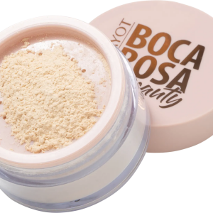 Atuando há 8 anos na cidade do Rio de Janeiro, Thais Martins tem habilidade para usar os dois tipos de produto, mas assume gostar mais do pó compacto por conta do acabamento que ele apresenta