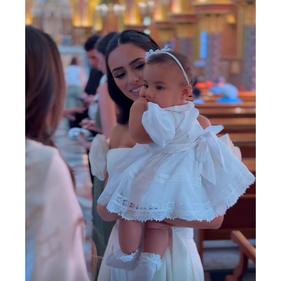 Mavie foi batizada aos 8 meses de vida