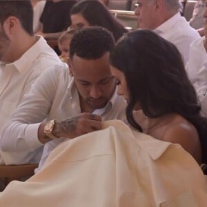 Neymar e Bruna Biancardi mostraram fotos inéditas do batizado de Mavie