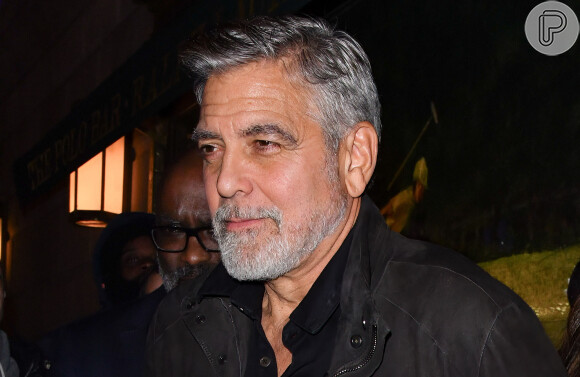 George Clooney foi um dos apoiadores de um projeto que ajuda a fornecer 1200 refeições diariamente a crianças em idade escolar