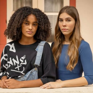 A novela 'Renascer' ficará no ar até dia 6 de setembro, depois será substituída por Mania de Você'. Na foto, Teca (Lívia Silva) e Buba (Gabriela Medeiros).