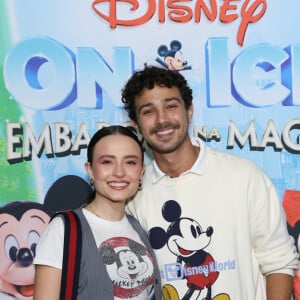 Larissa Manoela e André Luiz Frambach combinaram look para show da Disney no Rio de Janeiro