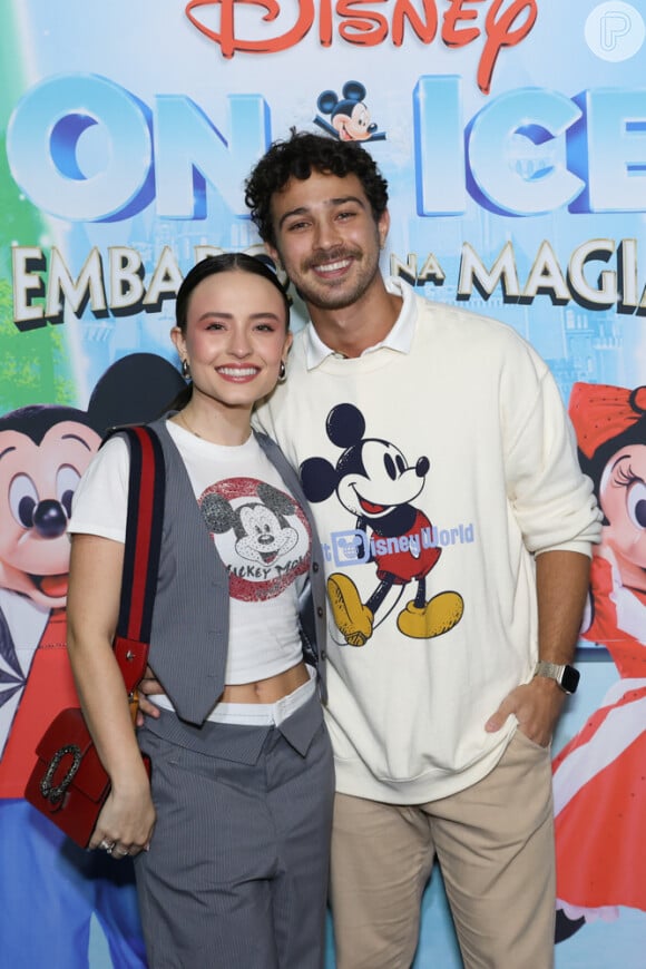 Larissa Manoela e André Luiz Frambach combinaram look para show da Disney no Rio de Janeiro