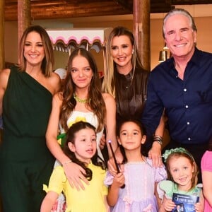 Roberto Justus compartilha foto em família com Ticiane Pinheiro e ganha declaração especial de César Tralli