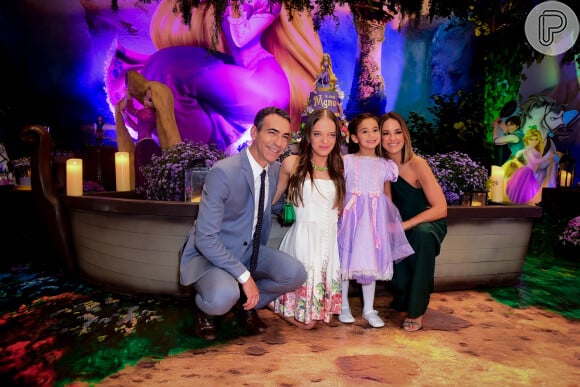Ticiane Pinheiro e César Tralli comemoraram os 5 anos da filha Manuella em uma festa luxuosa na última sexta-feira (21)