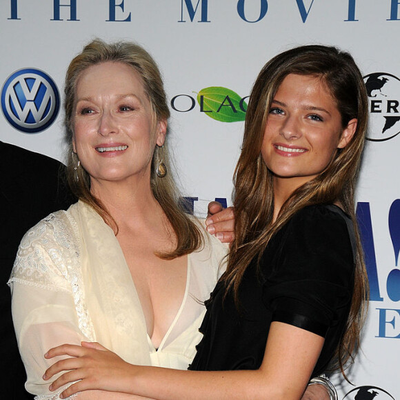 Filha famosa de Meryl Streep se assume lésbica e exibe 1ª foto com namorada no dia do aniversário da mãe: 'Abençoada'