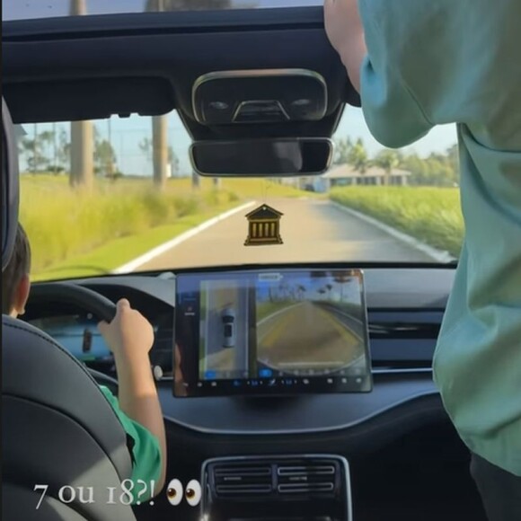 Andressa Suita mostrou Gabriel, seu filho mais velho com Gusttavo Lima, dirigindo um carro