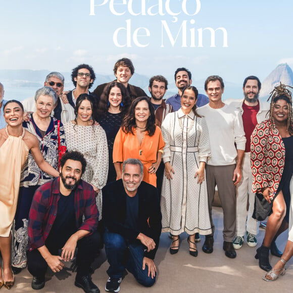 Elenco total e equipe da Netflix no lançamento de Pedaço de Mim no Rio de Janeiro