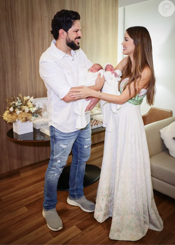 Filhos gêmeos de Sorocaba e Biah Rodrigues, Angelina e Zion, nasceram em 10 de julho de 2024