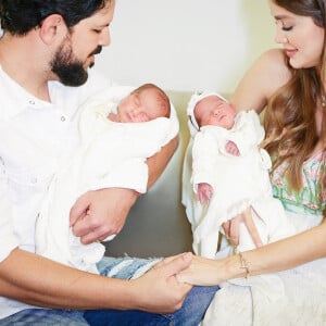 Sorocaba e Biah Rodrigues são pais dos gêmeos Angelina e Zion, e de Theo e Fernanda