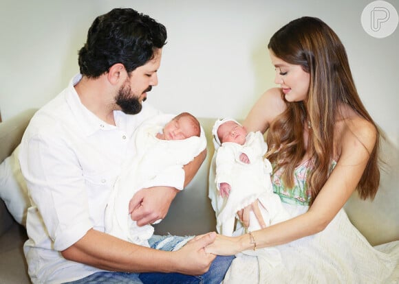 Sorocaba e Biah Rodrigues são pais dos gêmeos Angelina e Zion, e de Theo e Fernanda