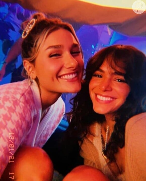 Bruna Marquezine e Sasha Meneghel são amigas há mais de 20 anos e estilista comenta sobre amizade ao vivo na Globo