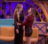 Eliana quase deu beijão em Tatá Werneck no palco do 'Lady Night'