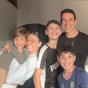 Casamento de Isis Valverde e Marcus Buaiz costumam reunir os filhos que têm de outras relações: Rael (da atriz), e João Francisco e José Marcus (do empresário)