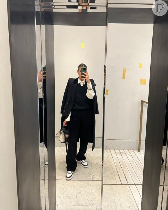 All black fazem parte dos looks queridinhos de Bruna Marquezine em viagens