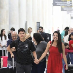 Nívea Stelmann contou ter ficado surpresa com salário de veterano da Globo ao receber por engano seu contra-cheque: 'Só isso?'; na foto, atriz com o filho, Miguel