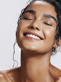 4 produtos da linha Glycolic Bright, da L'Oréal Paris, que vão te livrar das manchas e revolucionar sua rotina de skincare