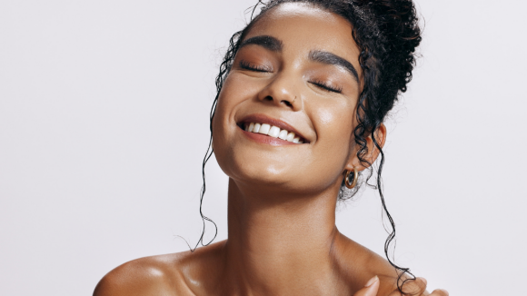 4 produtos da linha Glycolic Bright, da L'Oréal Paris, que vão te livrar das manchas e revolucionar sua rotina de skincare